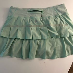 Mint green lulu lemon skirt size 6